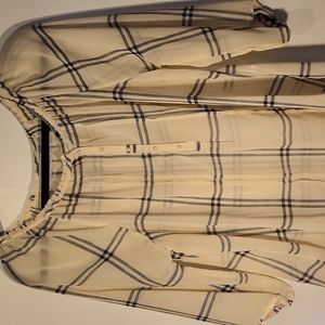 Abercrombie and Fitch  top short plain medium size